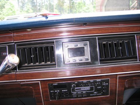 1991 Ford LTD Crown Victoria - Dashboard of a 1991 Ford Crown Victoria LTD, wood grain accents and the original Ford Premium Sound system.