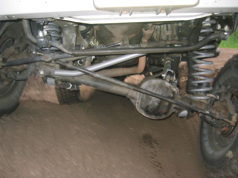 1997 Jeep Cherokee front axle and suspension components