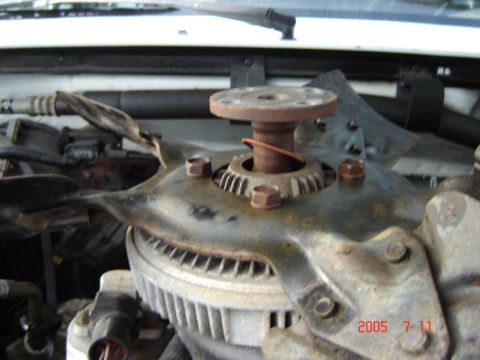 1993 Ford Bronco - Close-up of a corroded engine fan and pulley assembly, dated 2005.
