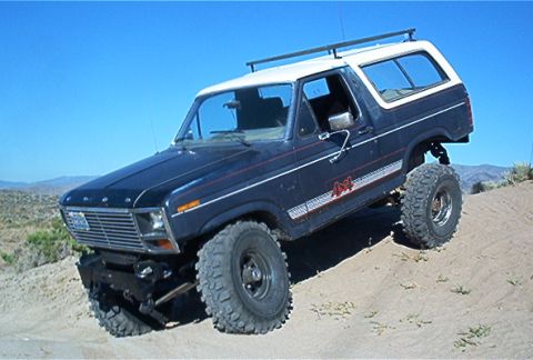 1986 Ford Bronco - This Ford Bronco appears to be from the early 1980s, not a 1986 model, as evidenced by its grille design.