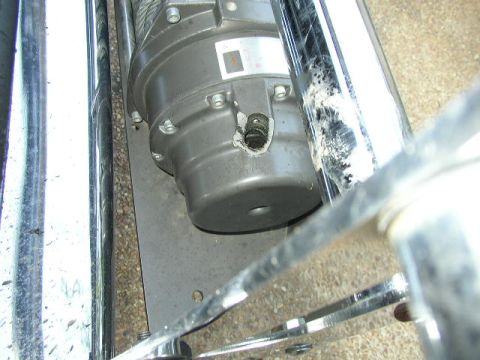 1995 Ford Bronco - Close-up of a winch motor, with the Supermotors.net logo visible at the bottom right.