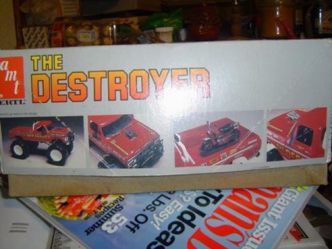 1979 Ford Bronco - The box art displays several red monster trucks and a motorcycle, not a 1979 Ford Bronco.