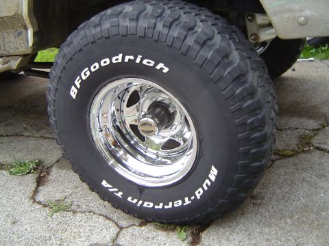 1989 Ford Bronco - No center caps...we will see if i like it or not.