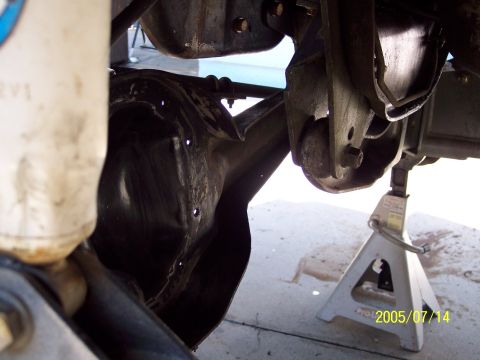 1985 Ford Bronco - front drive line with third member out.