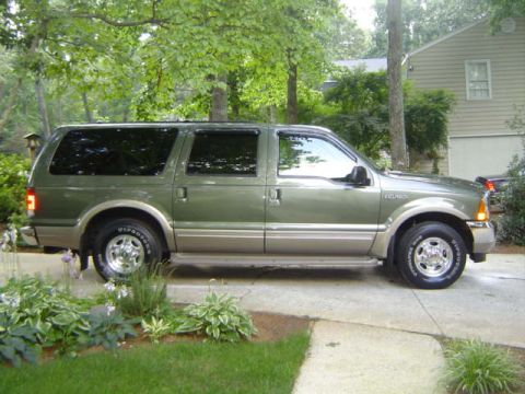 2001 Ford Excursion photo