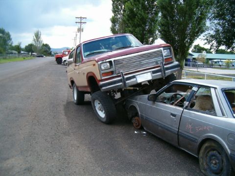 1985 Ford Bronco - crawl 2