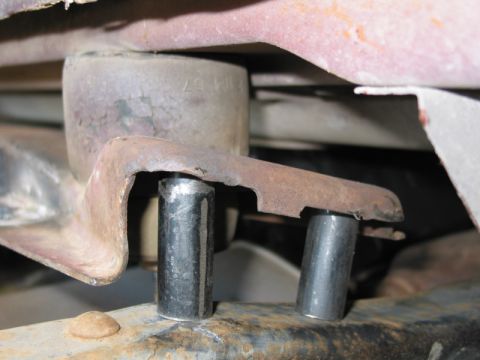 1981 Ford Bronco - 1/2 inch black pipe used as standoffs.