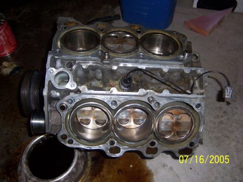 1994 Ford Probe - Engine block with pistons, photographed on 07/16/2005.