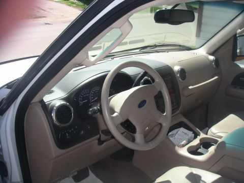 2003 Ford Expedition - The interior of a 2003 Ford Expedition is visible, including the dashboard and steering wheel.