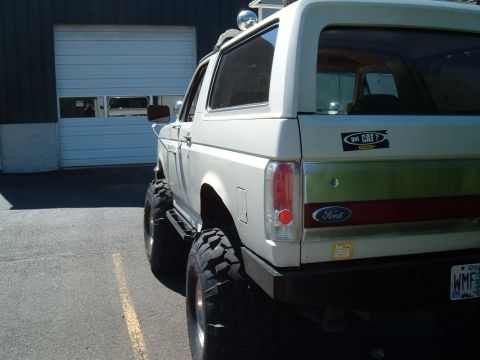 1989 Ford Bronco - This lifted 1989 Ford Bronco features large off-road tires and a custom rear bumper.