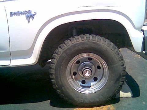 1980 Ford Bronco - frnt r tire