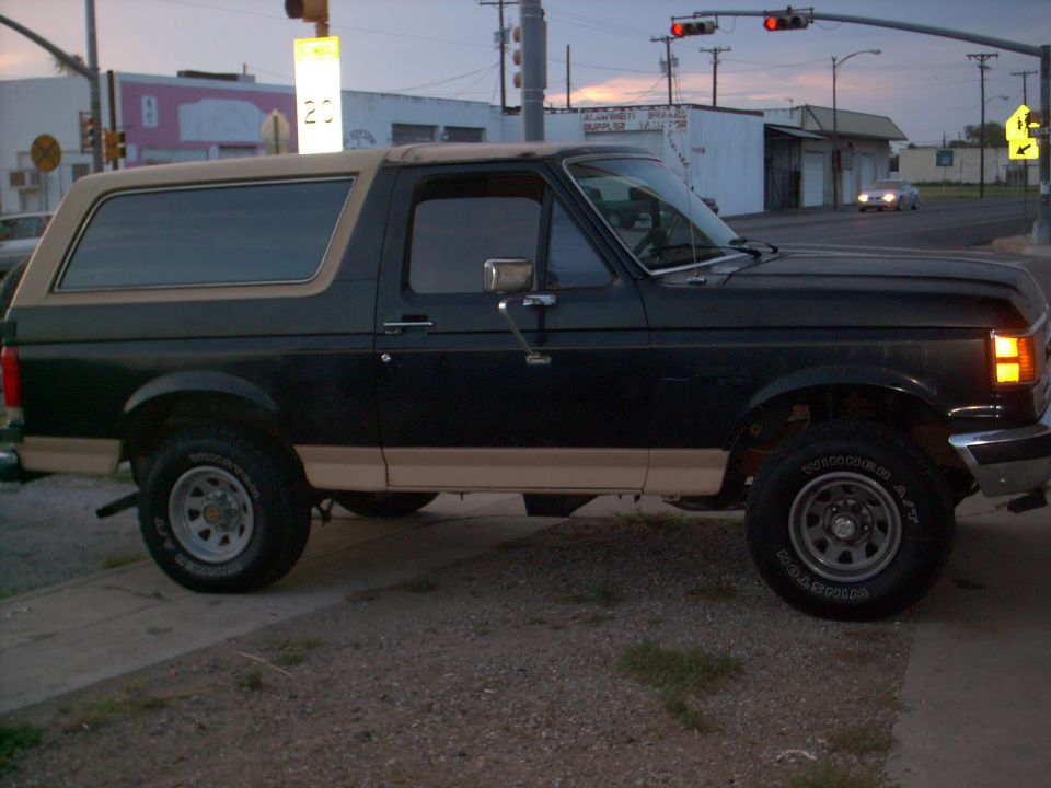 1990 Ford Bronco “Smoke'm”