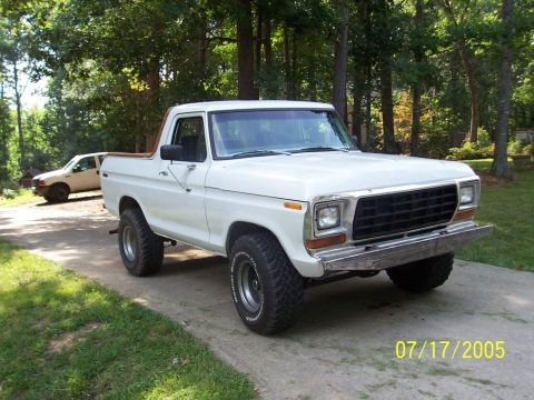 1979 Ford Bronco - A white 1978 Ford Bronco is parked on a driveway with another vehicle in the background.