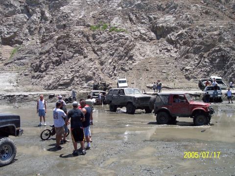 1985 Ford Bronco - Several off-road vehicles are gathered in a muddy, rocky area, with a date stamp of 2005/07/17 visible.