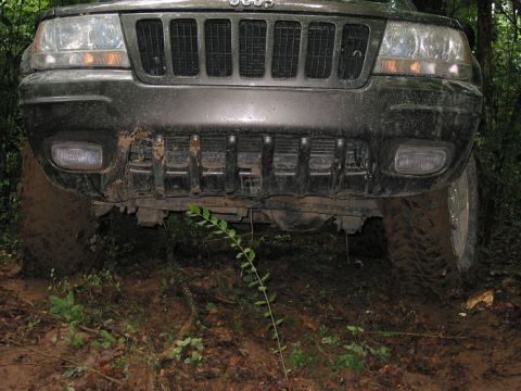 2000 Jeep Grand Cherokee - Muddy 2000 Jeep Grand Cherokee front end stuck off-road.