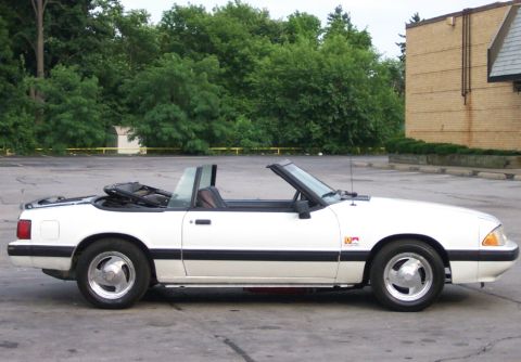 1990 Ford Mustang - 90 2.3 Auto Black Interior