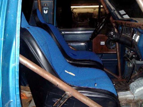 1984 Ford Bronco - seats now mounted to rollcage using custom crossmembers