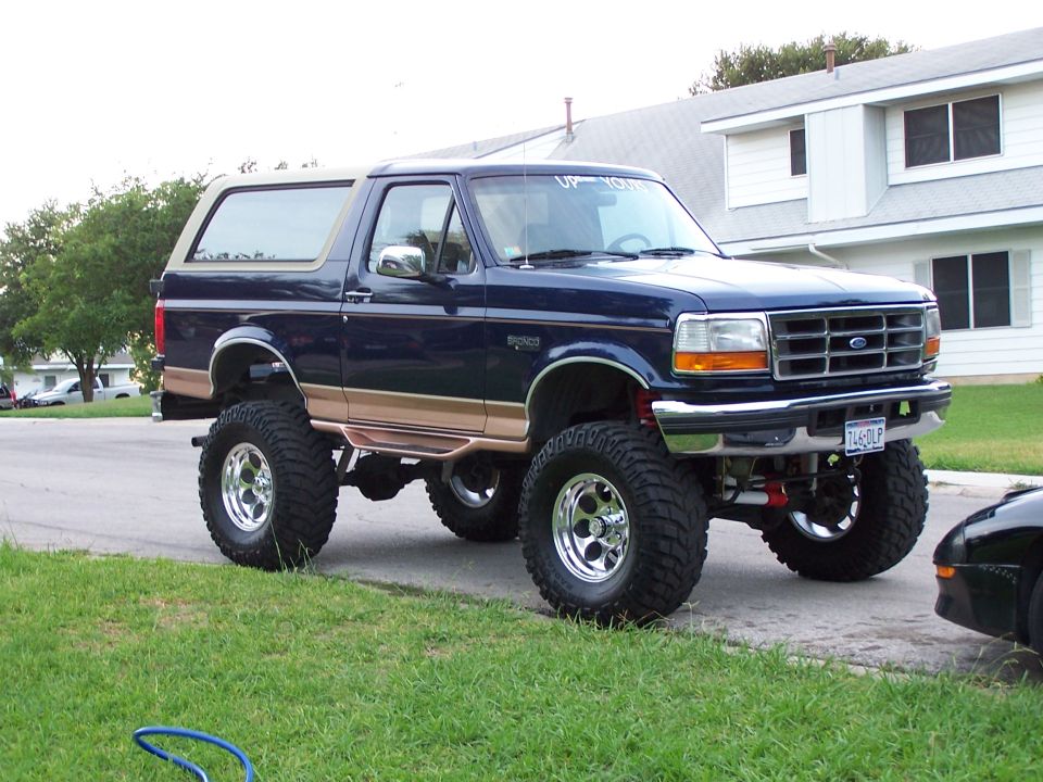 1995 Ford Bronco “Blu”