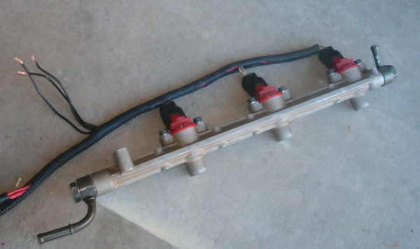 Fuel rail with four injectors and wiring harness