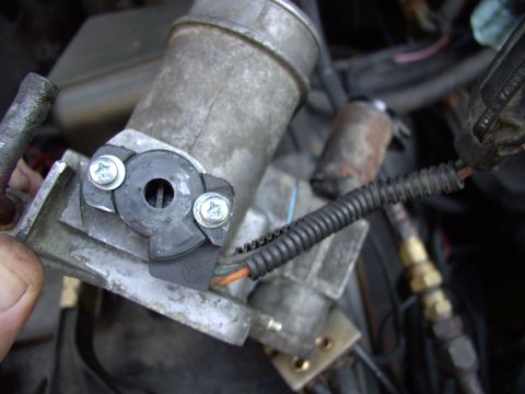 1986 Ford Bronco - That thing with the new M4 X 0.7 screws on it is the Throttle Position Sensor (TPS).