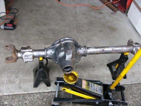 1995 Ford Bronco - 1977 Dana 44 out of F-150. Bought it at a Swap meet for $150....1/2" thick tube walls!!!