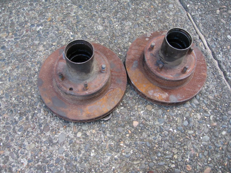 Dana 44 1/2 ton Ford hubs and rotors. Rotors would need replacing, but hubs are fine, just need a little cleaning up.