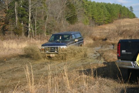 1994 Ford Bronco - a little puddle