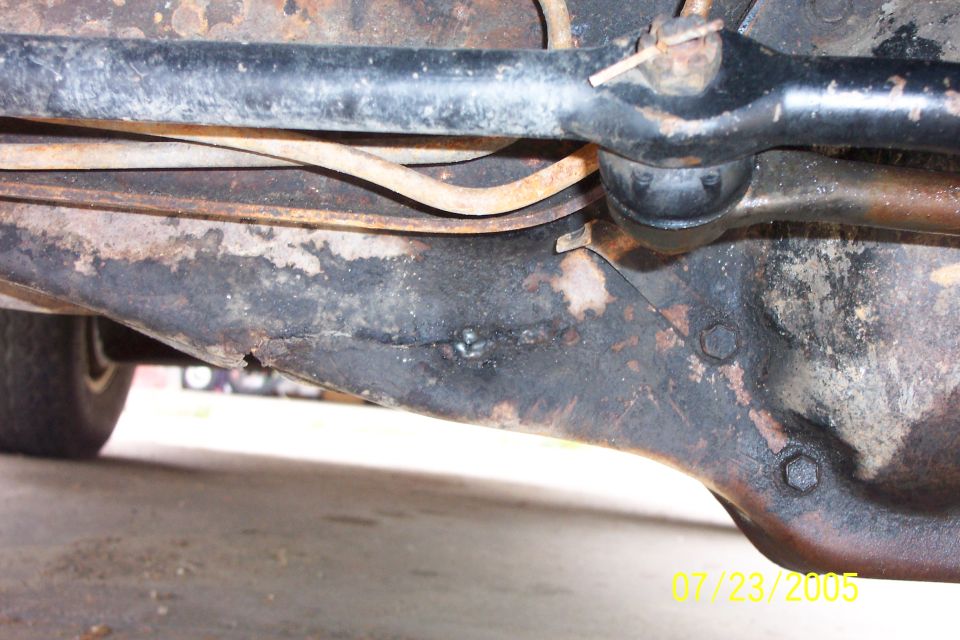 Underbody suspension with rust and damage
