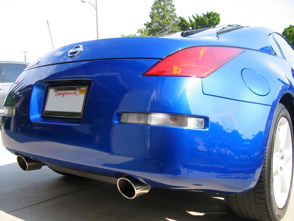 Blue Nissan 350Z rear bumper with dual exhaust pipes and California license plate