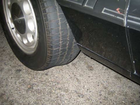 1985 Ford Mustang - I told Emm I had Bad tires....