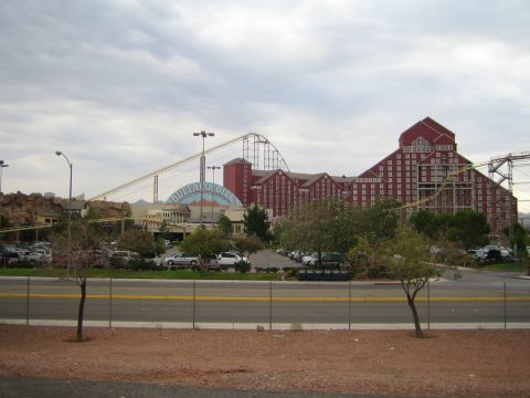 1985 Ford Mustang - Buffalo Bill's hotel and casino complex features a prominent roller coaster and a large parking lot.