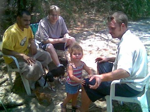 1980 Ford Bronco - just chillen w/tim,thomas.jp and his lil girl and if u look hard theres a few lil dogs!