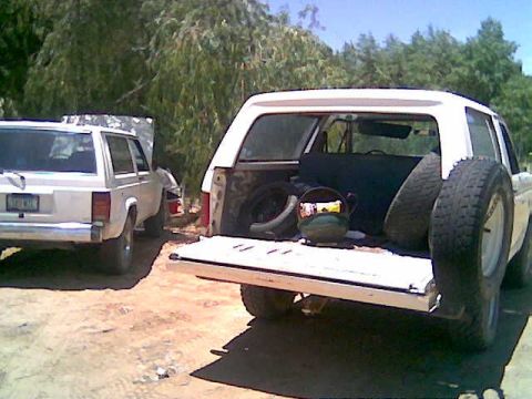 1980 Ford Bronco - my friends jeep was over heatin i think he threw a rod! i had to push him all the way out