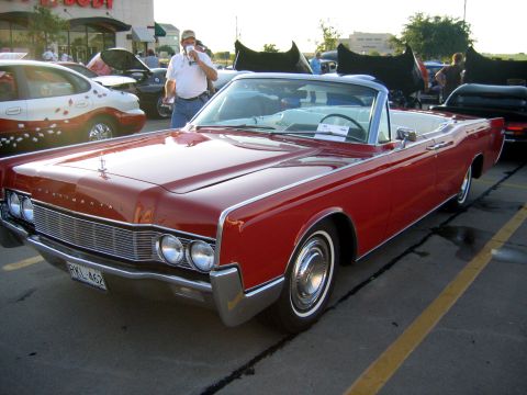 2000 Ford Crown Victoria - Lincoln Continental.