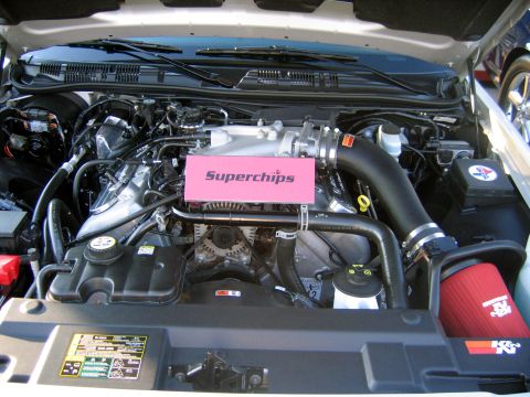 2000 Ford Crown Victoria - The engine bay of a 2000 Ford Crown Victoria shows aftermarket modifications including a Superchips module and K&N air filter.