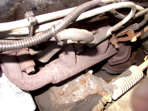 1990 Lincoln Town Car - Pretty poor lookin' log type headers if you ask me. The sad thing is most Lincoln pages tell me the Y-pipe will bolt to neither truck 302 s…