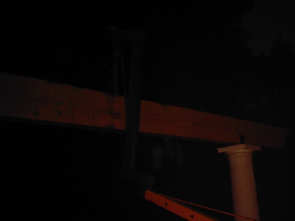 Wooden beam supported by a column, with an orange structure below. Supermotors.net logo visible
