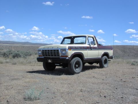 1979 Ford Bronco - This two-tone 1979 Ford Bronco sits in a desolate landscape.