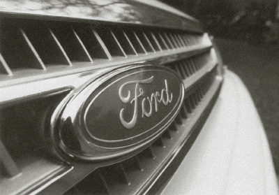 1993 Ford Crown Victoria - Grille emblem.