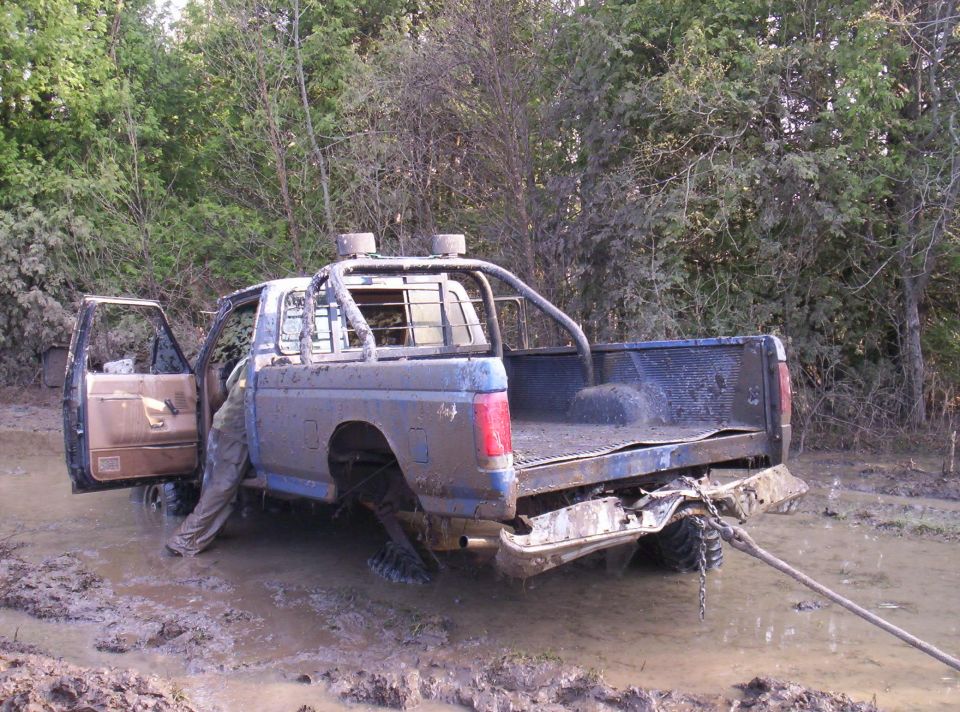 holy crap....I've never seen a truck break like this!!
I think this is Peterson's material!!!!