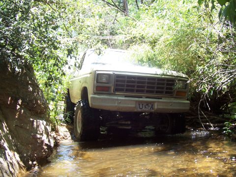 1981 Ford F-150 - Coming up to the squeeze