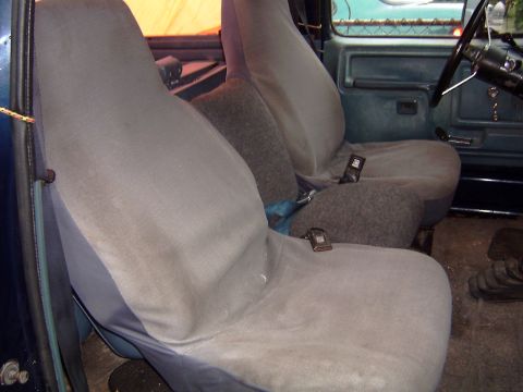 1981 Ford Bronco - This is the middle seat I put in for one extra person. Really nice if you really don't want a bench, but you want seating for 6.