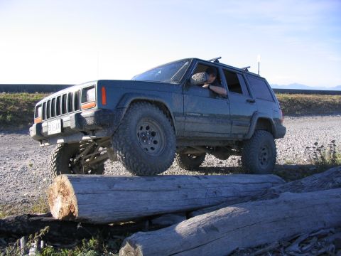 2000 Jeep Cherokee - This 2000 Jeep Cherokee navigates an obstacle course of large logs.