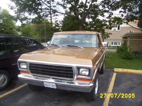 1979 Ford Bronco - Note the bend in the bumper