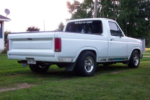1994 Ford F-150 - Another pic of the stance of the truck with the new tires on it.