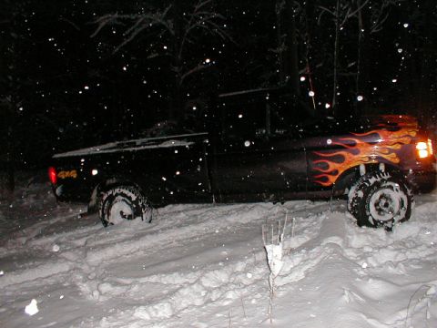 1991 Ford F-150 - My 1991 Ford F-150 got stuck in the snow during a winter night.