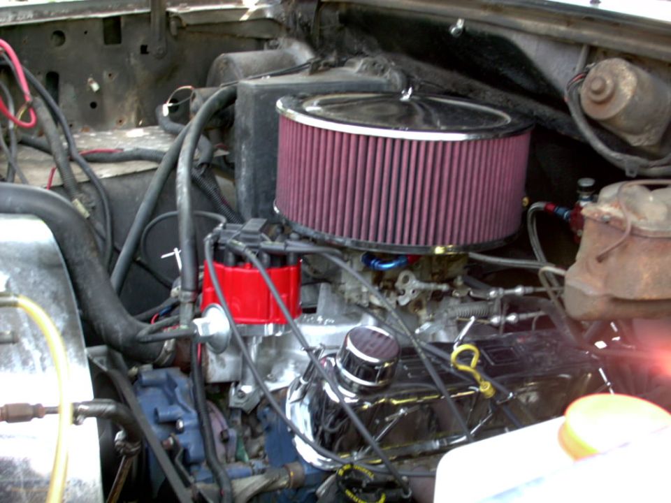 Carbureted V8 with chrome round air cleaner, red filter, red distributor cap