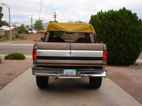 1989 Ford Bronco - This 1989 Ford Bronco features a removable yellow soft top, offering an open-air driving experience.