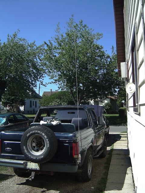 1981 Ford Bronco - Here is another shot of it. Man is that thing tall. I will prob make a mount for it so I can bring the tip down by the passenger rain gutte…
