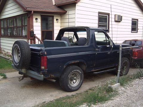 1981 Ford Bronco - Here is a older shot with the 4' on the mirrors.